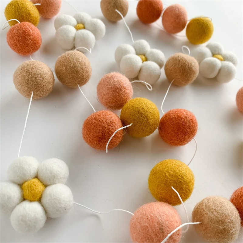 زينة جدارية من كرات الصوف على  - مراجعة Home Textiles Fabric وسعره